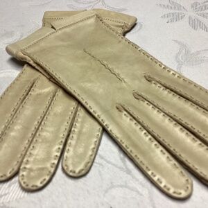 Vintage leather, beige gloves made in Japan absolutely gorgeous